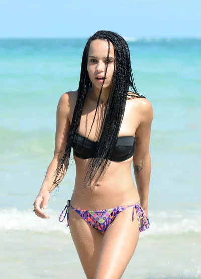 Зои кравиц в бикини