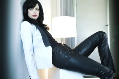 Актриса брюнетка