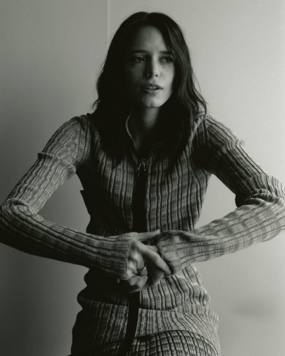 Актриса брюнетка