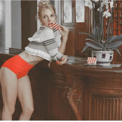 Мерьем узерли в купальнике