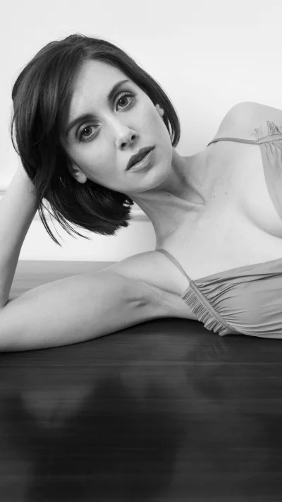 Актриса брюнетка