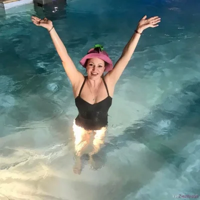 Анна семенович в купальнике