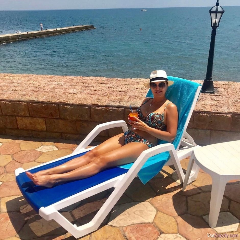 Жанна эппле и эвелина бледанс на пляже