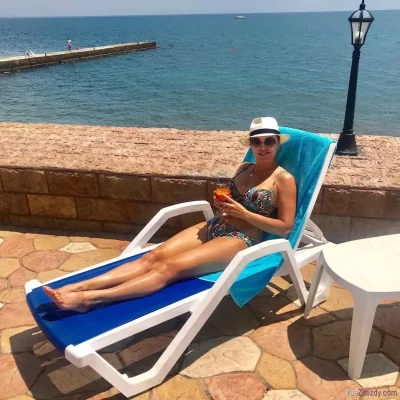 Жанна эппле и эвелина бледанс на пляже