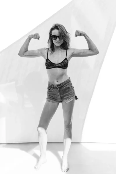 Сара дюмон голая