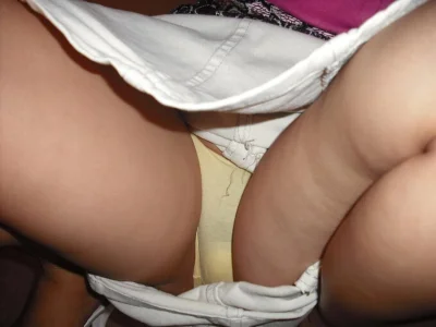 Голые женщины в грязных трусах