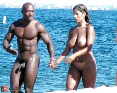 Негр на пляже