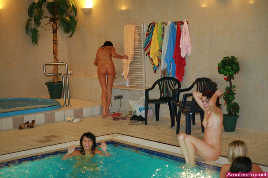 Бассейн в сауне