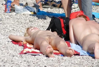 Подглядываем за нудистами