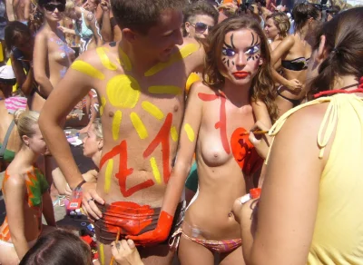 Бодиарт нудистов