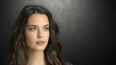 Актриса брюнетка