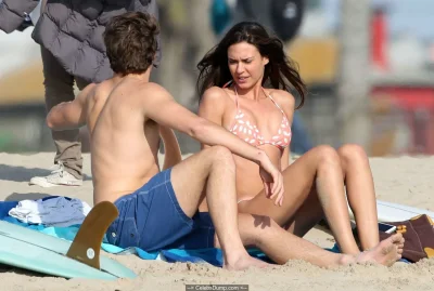 В трусах на пляже