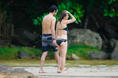 Кристен уиг в купальнике