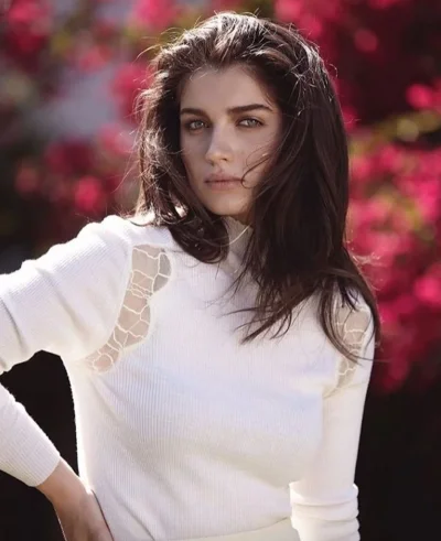 Актриса брюнетка