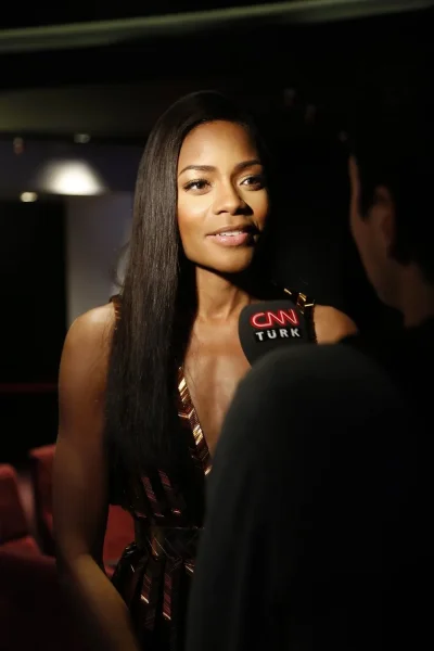 Наоми харрис бонд