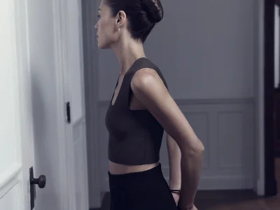 Актриса брюнетка