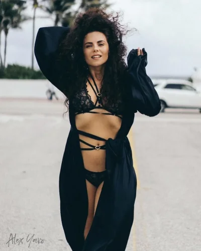 Настя каменских