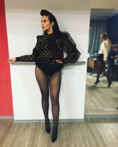 Настя каменских в колготках