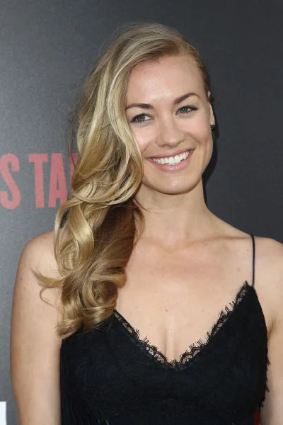 Yvonne strahovski