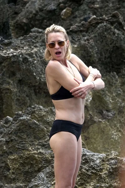 Кирстен данст в купальнике папарацци