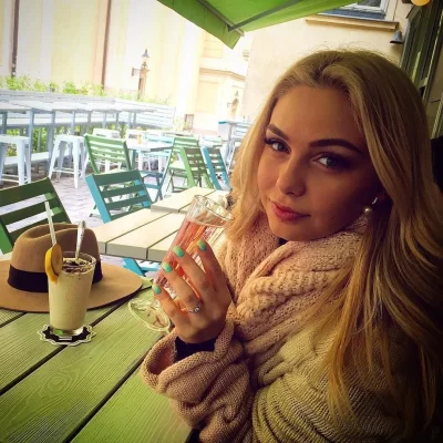 Красива девушка