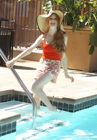 Katherine mcnamara в купальнике