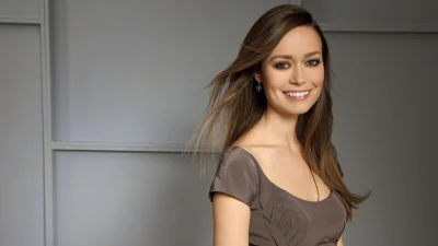 Актриса брюнетка