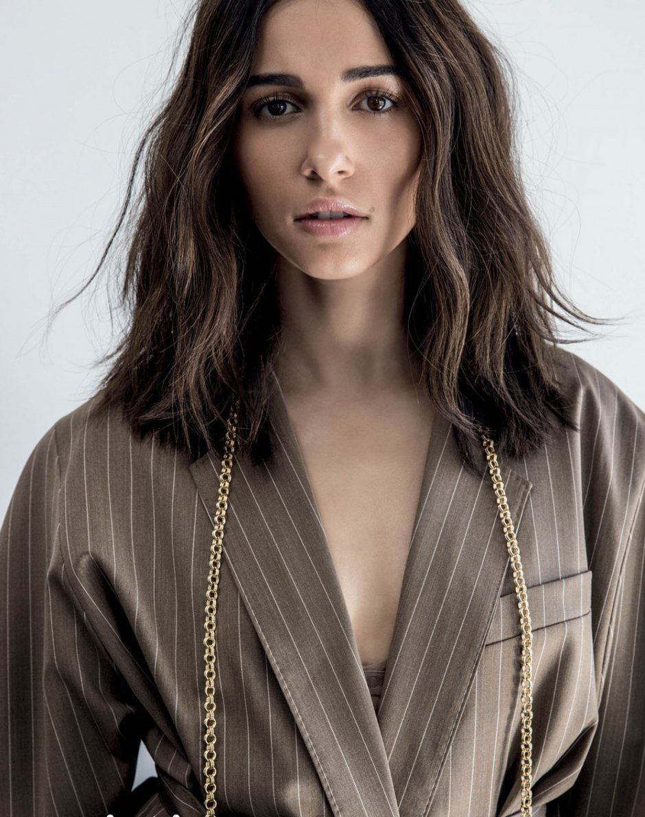 Брюнетка актриса