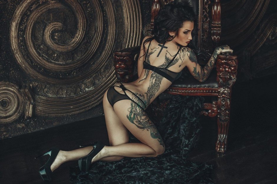 Татуированные девушки