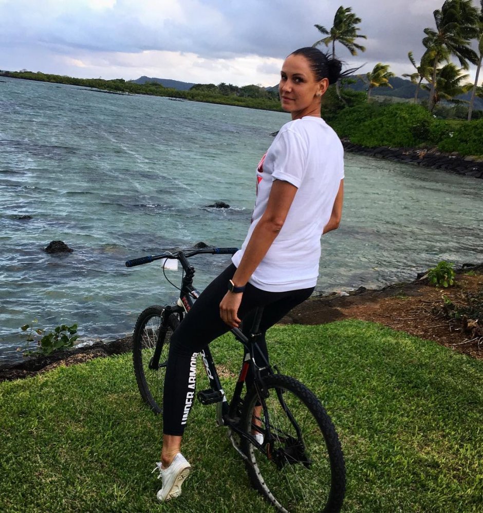 Велосипедистка дениз