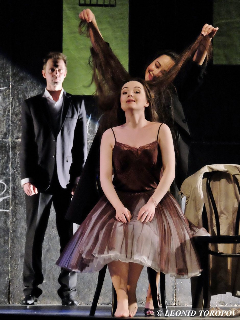 Барабаны в ночи театр пушкина