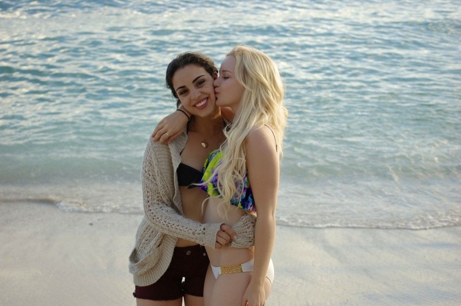 Дав камерон в купальнике