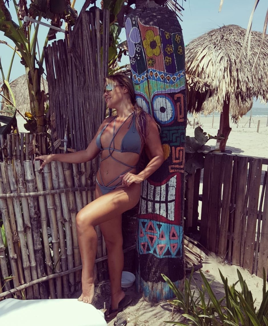 Фигура в купальнике