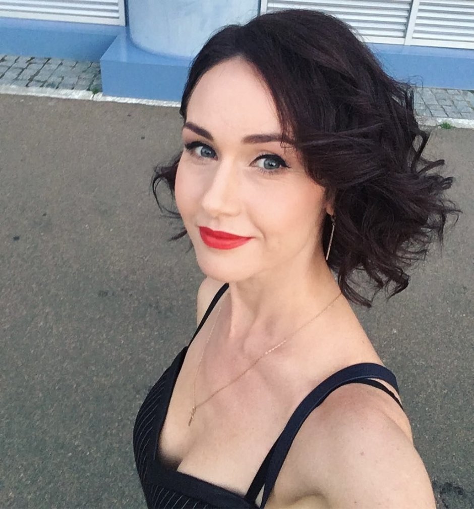 Актриса алина