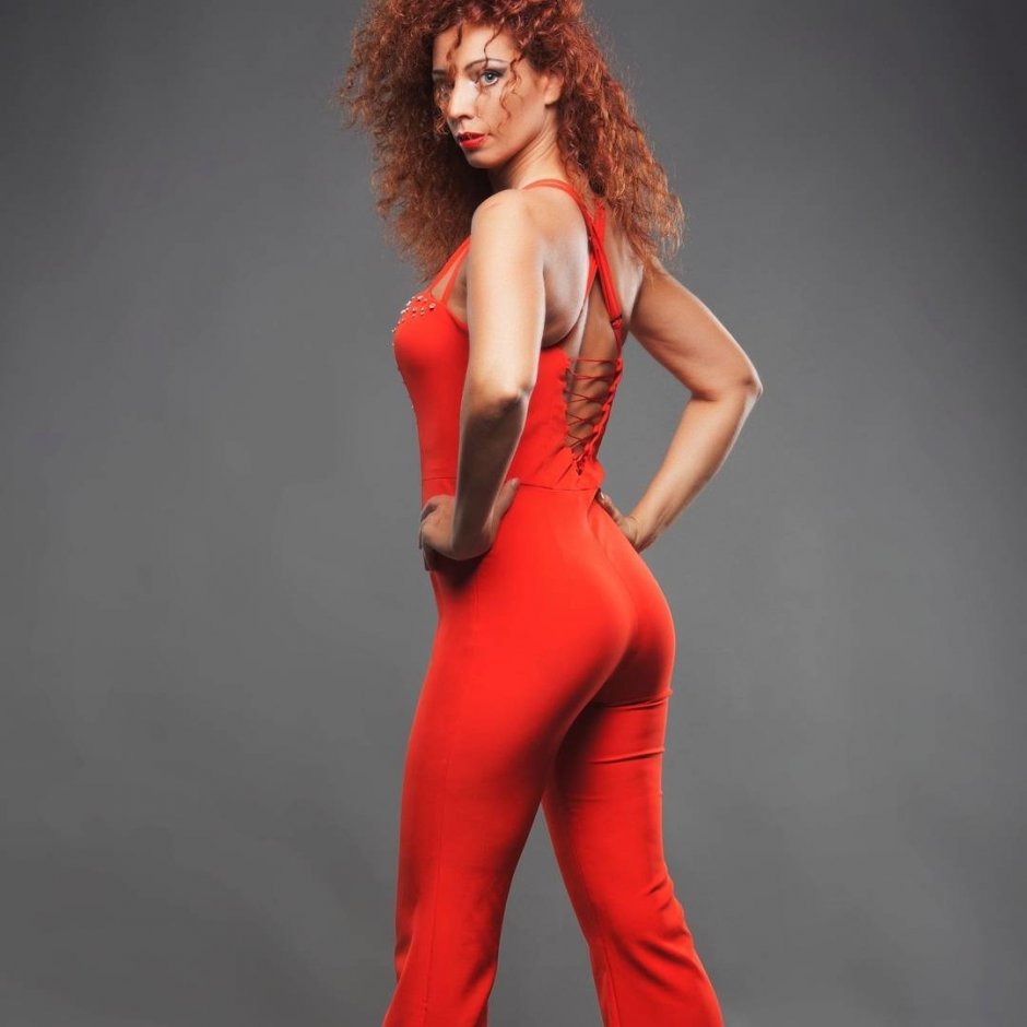 Солистка группы ленинград