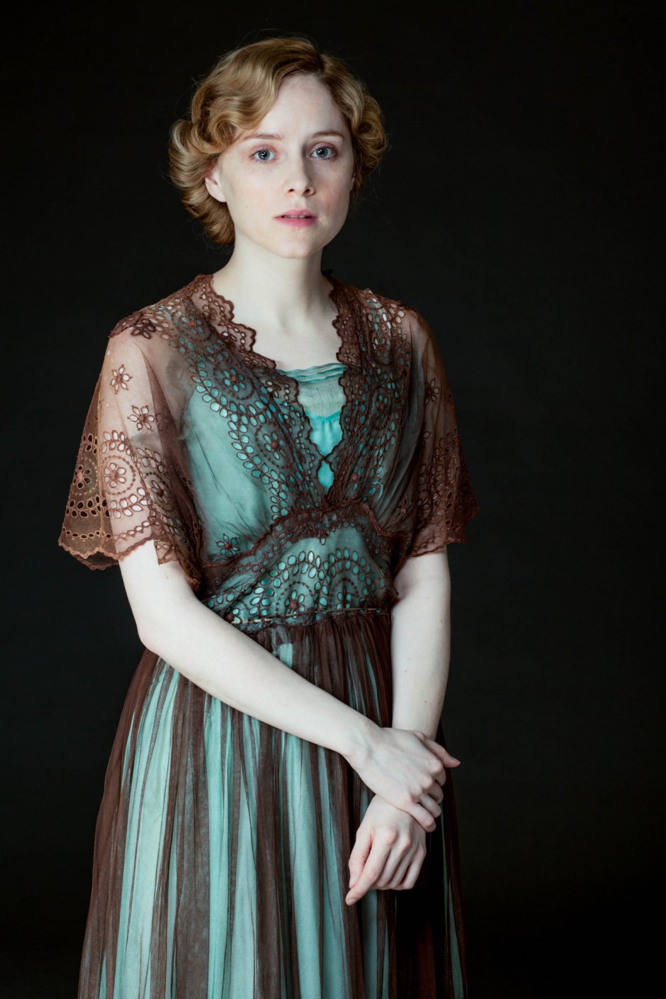 Аббатство даунтон лора кармайкл