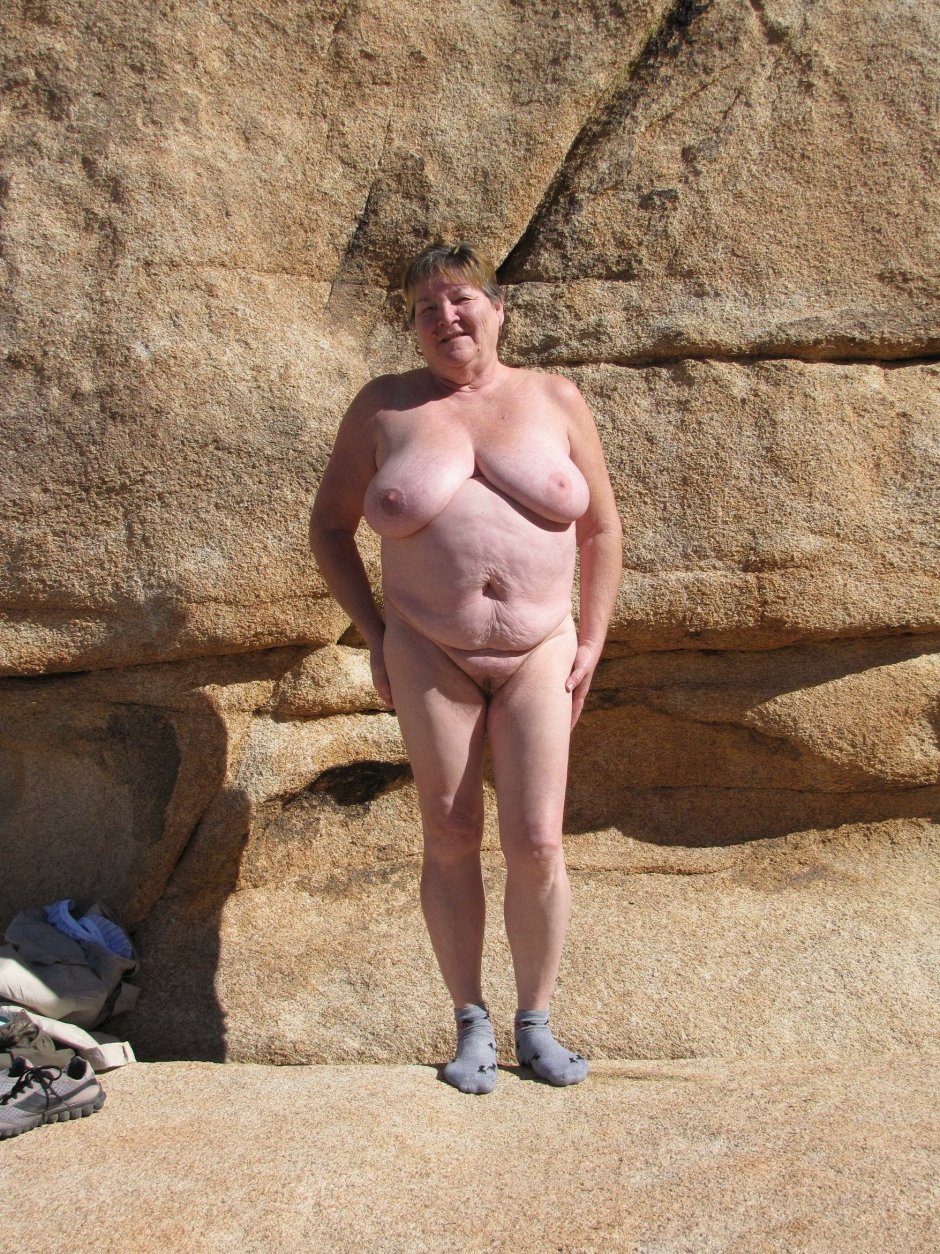 Голые бабушка