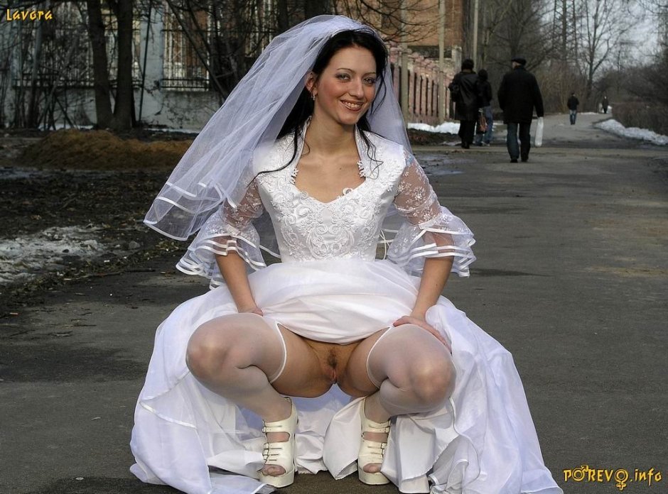 Под платьем невесты