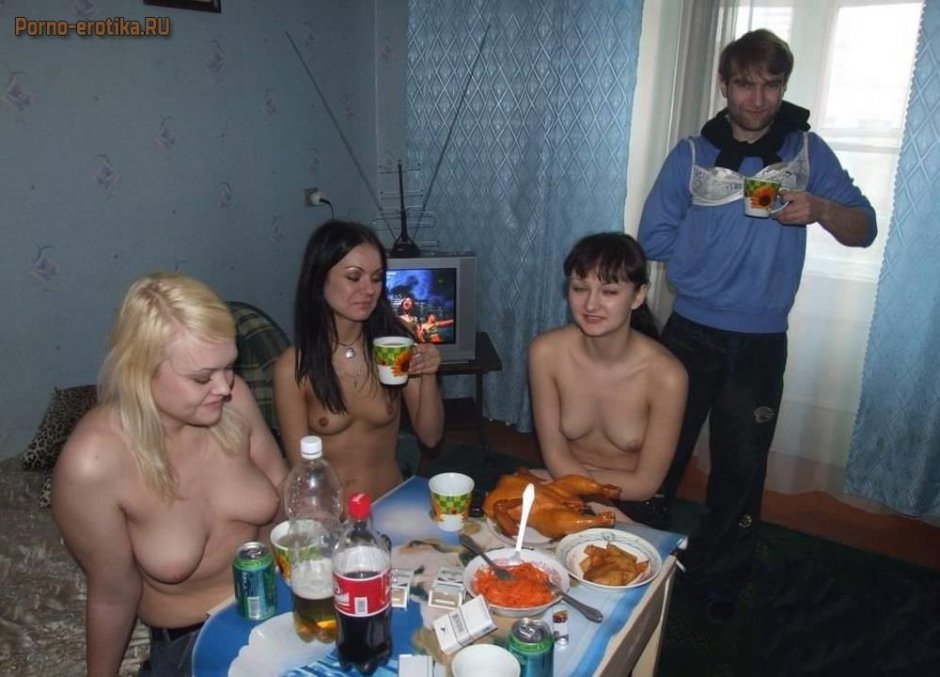 Шикарный стол с едой и выпивкой