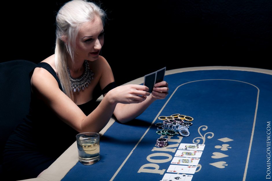 Игра в покер