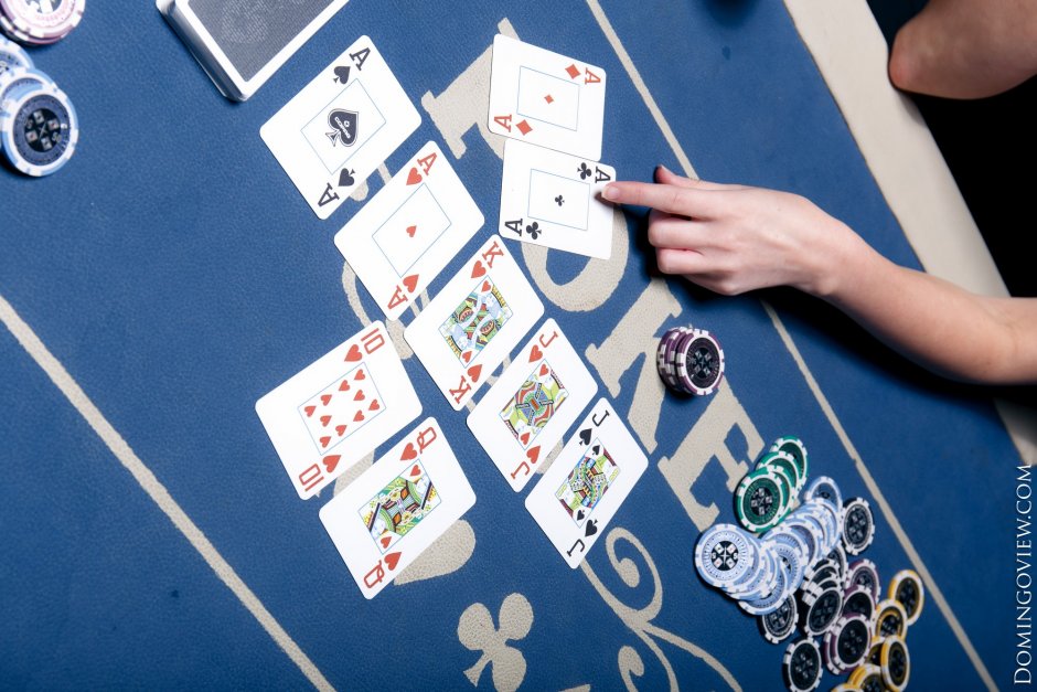 Игра в покер