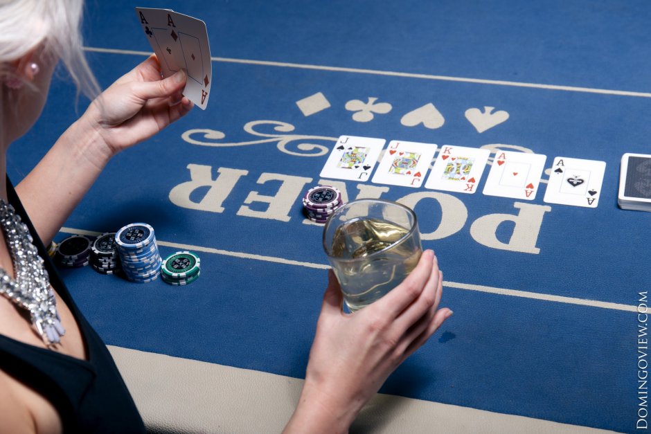 Игра в покер