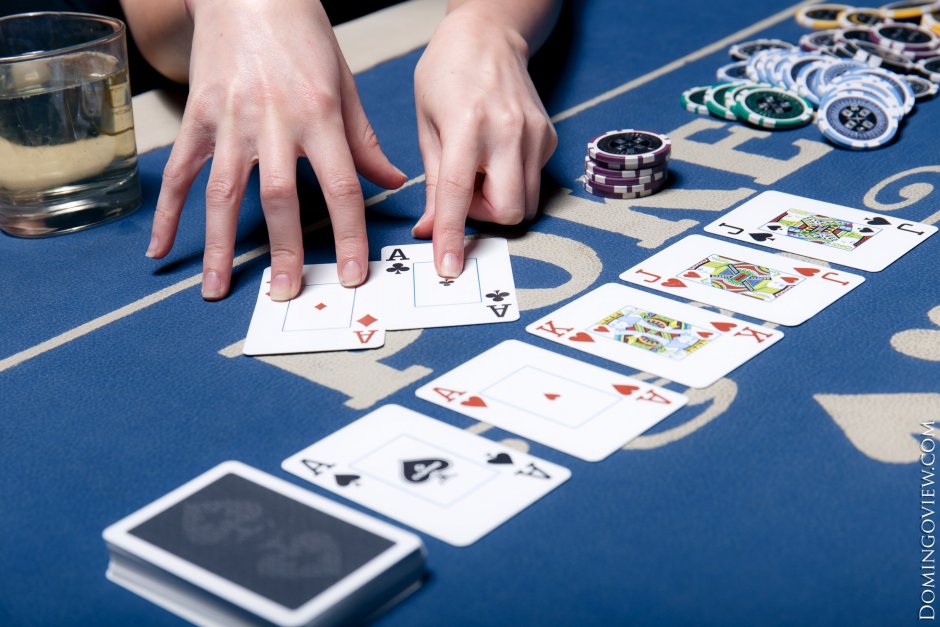 Игра в покер