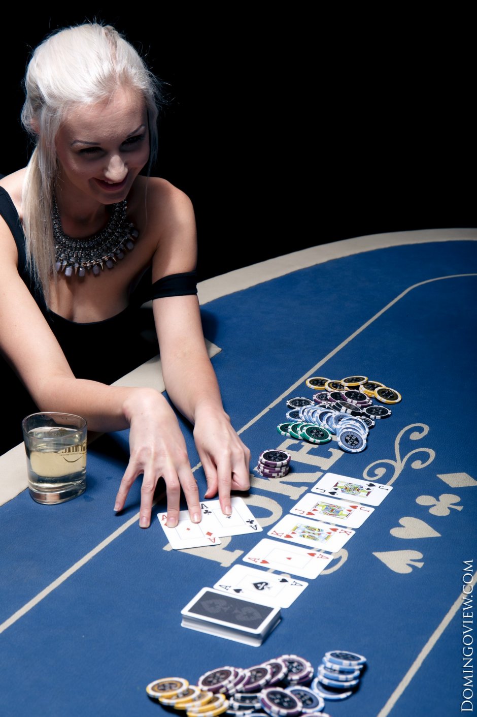 Покер девушки