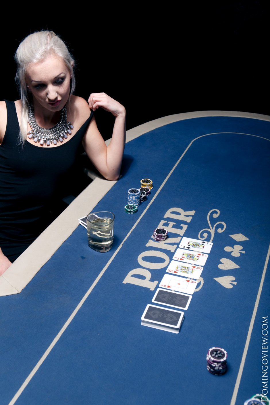 Игра в покер