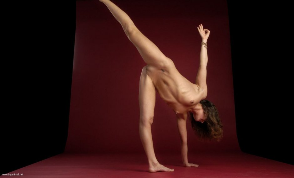 Красивые голые гимнастки