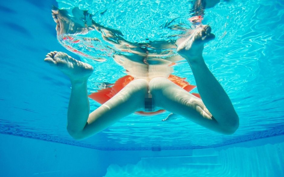 Под водой без купальника