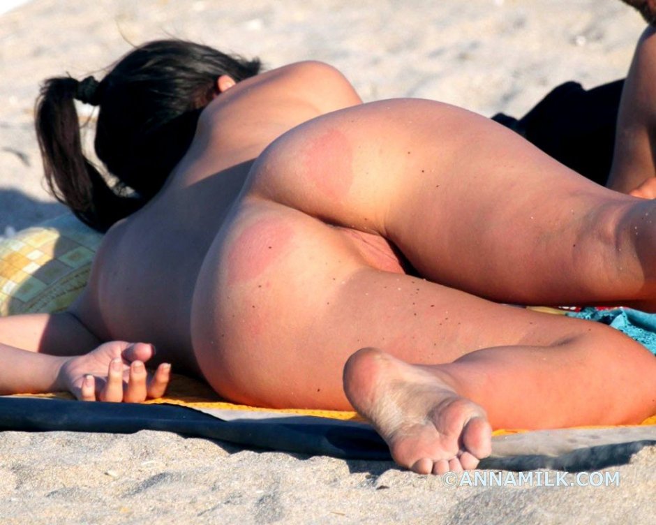 На пляже топлесс