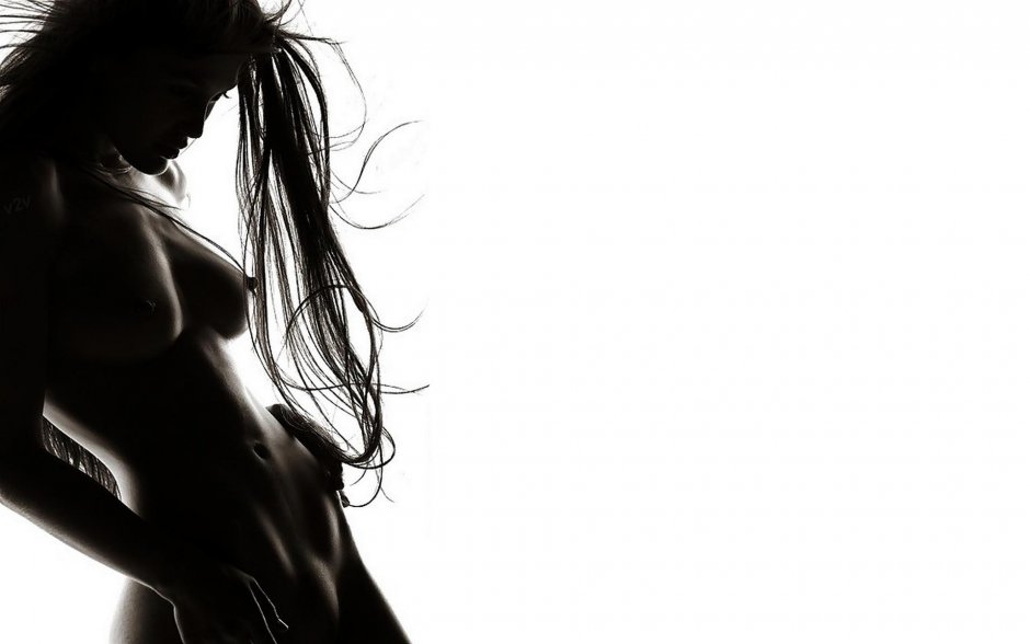 Эротические девушки на тёмном фоне