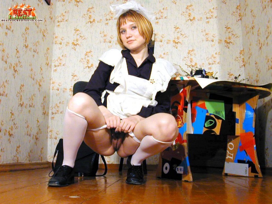 Девушки в советской школьной форме